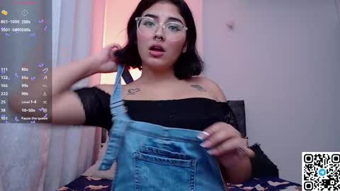 Snapshot of sensual_flame chatting on 12.21.24 Camille and sophie online show from 12.21.24