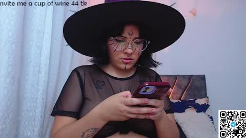 Snapshot of sensual_flame chatting on 12.27.24 Camille and sophie online show from 12.27.24