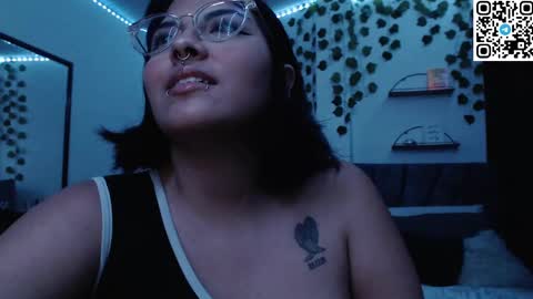 Snapshot of sensual_flame chatting on 12.30.24 Camille and sophie online show from 12.30.24