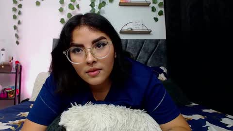 Snapshot of sensual_flame chatting on 01.22.25 Camille and sophie online show from 01.22.25