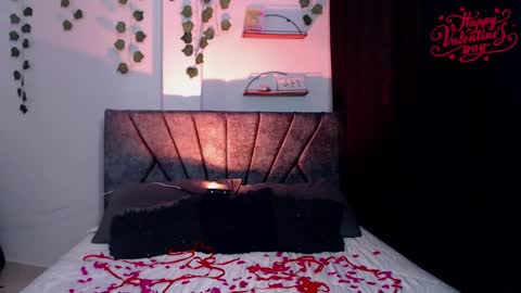 Snapshot of sensual_flame chatting on 02.15.25 Camille and sophie online show from 02.15.25