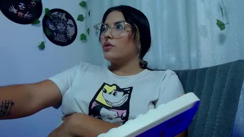 Snapshot of sensual_flame chatting on 11.20.25 Camille and sophie online show from 11.20.25