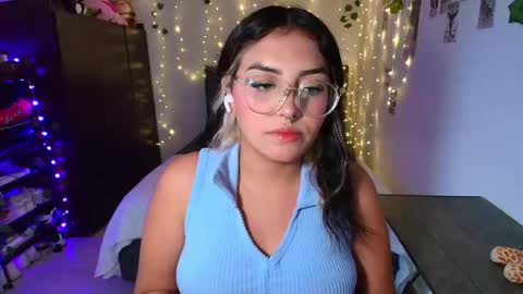 Snapshot of sensual_flame chatting on 12.21.25 Camille and sophie online show from 12.21.25