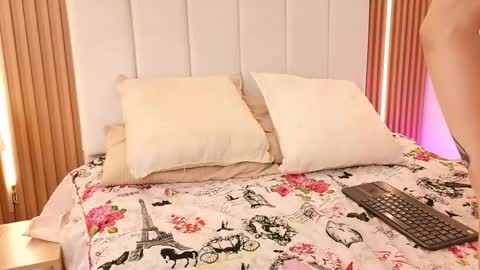 Sensual Kim77 online show from 05.16.26
