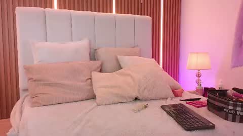 Sensual Kim77 online show from 06.15.26