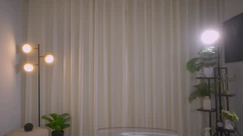Snapshot of sensualcherry_ chatting on 01.09.25 Maria- OF sensual bee online show from 01.09.25