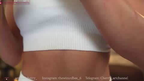 Snapshot of sensualcherry_ chatting on 09.19.25 Maria- OF sensual bee online show from 09.19.25