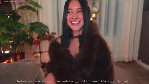 Snapshot of sensualcherry_ chatting on 11.20.25 Maria- OF sensual bee online show from 11.20.25