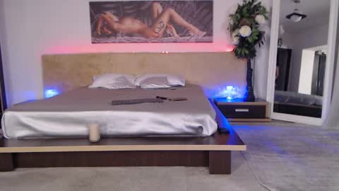 Hallie online show from 12.17.24