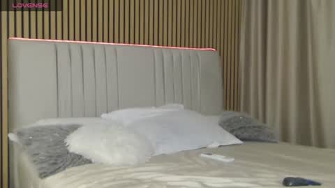 Snapshot of sensualhallie chatting on 06.19.26 Hallie online show from 06.19.26