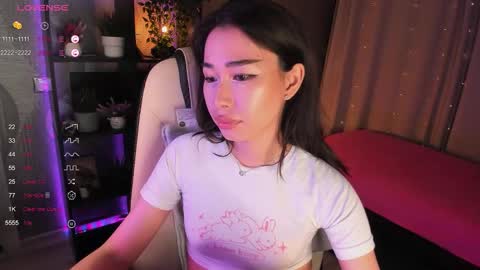 Snapshot of sensualily chatting on 09.17.25 Kiki online show from 09.17.25