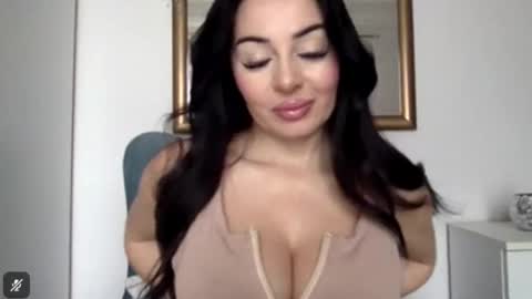 Snapshot of sensuallstella chatting on 11.27.25 sensuallstella online show from 11.27.25