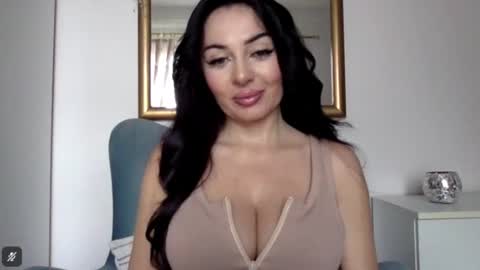 Snapshot of sensuallstella chatting on 11.28.25 sensuallstella online show from 11.28.25