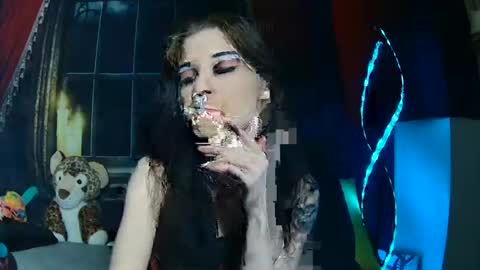 Snapshot of seraphinmunster chatting on 01.25.25 Seraphin Munster online show from 01.25.25