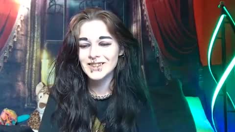 Snapshot of seraphinmunster chatting on 01.28.25 Seraphin Munster online show from 01.28.25