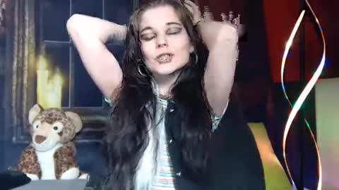 Snapshot of seraphinmunster chatting on 02.01.25 Seraphin Munster online show from 02.01.25