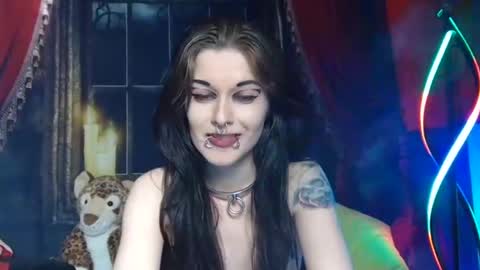 Snapshot of seraphinmunster chatting on 02.11.25 Seraphin Munster online show from 02.11.25