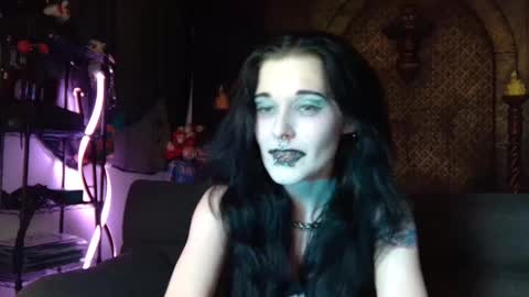 Snapshot of seraphinmunster chatting on 09.23.25 Seraphin Munster online show from 09.23.25