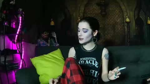 Snapshot of seraphinmunster chatting on 10.25.25 Seraphin Munster online show from 10.25.25