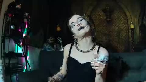 Snapshot of seraphinmunster chatting on 10.29.25 Seraphin Munster online show from 10.29.25