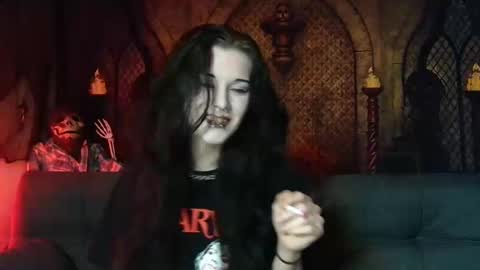 Snapshot of seraphinmunster chatting on 11.01.25 Seraphin Munster online show from 11.01.25