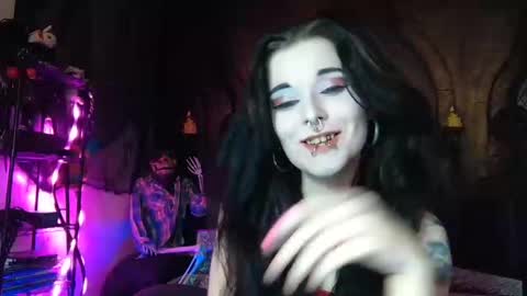 Snapshot of seraphinmunster chatting on 11.04.25 Seraphin Munster online show from 11.04.25