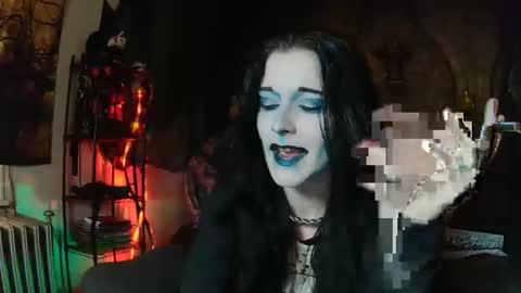 Snapshot of seraphinmunster chatting on 11.05.25 Seraphin Munster online show from 11.05.25