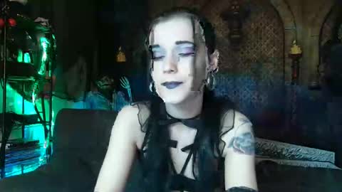 Snapshot of seraphinmunster chatting on 11.12.25 Seraphin Munster online show from 11.12.25