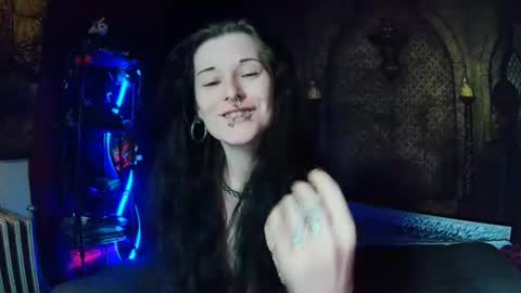 Snapshot of seraphinmunster chatting on 11.20.25 Seraphin Munster online show from 11.20.25