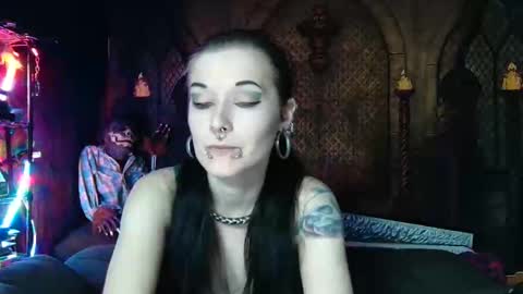 Snapshot of seraphinmunster chatting on 11.22.25 Seraphin Munster online show from 11.22.25