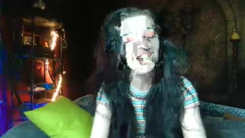 Snapshot of seraphinmunster chatting on 12.19.25 Seraphin Munster online show from 12.19.25