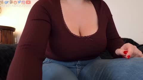 Snapshot of serareads chatting on 11.29.25 SeraReads online show from 11.29.25