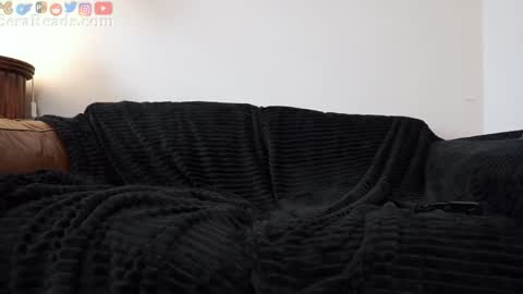 Snapshot of serareads chatting on 11.30.25 SeraReads online show from 11.30.25