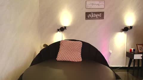 Seren  Follow me online show from 02.15.25