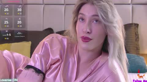 Snapshot of serena_bennet chatting on 10.27.25 Serena online show from 10.27.25