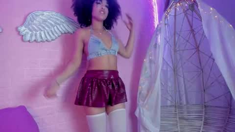 Snapshot of serena_fey chatting on 12.02.25 Serena online show from 12.02.25