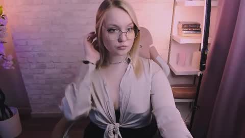 Snapshot of serena_johnsons chatting on 04.01.26 Serena online show from 04.01.26