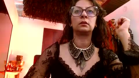 Snapshot of serena_xyz chatting on 05.18.26 Serena Xyz online show from 05.18.26