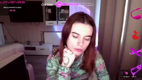 Snapshot of serenamilss chatting on 12.30.24 serenamilss online show from 12.30.24