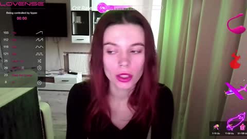 Snapshot of serenamilss chatting on 02.19.25 serenamilss online show from 02.19.25