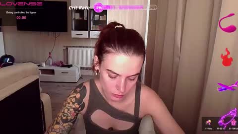 Snapshot of serenamilss chatting on 09.14.25 serenamilss online show from 09.14.25