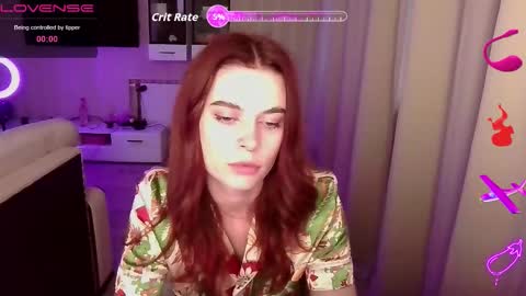 Snapshot of serenamilss chatting on 10.12.25 serenamilss online show from 10.12.25