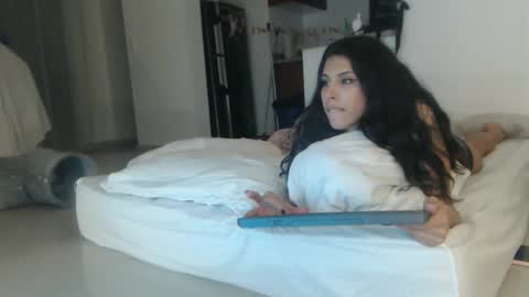 Snapshot of serenaroussee chatting on 12.15.25 sararoussee online show from 12.15.25