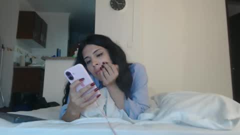 Snapshot of serenaroussee chatting on 12.17.25 sararoussee online show from 12.17.25