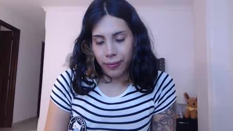 sararoussee online show from 04.23.26