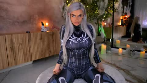 Serene Sophiex online show from 10.31.25