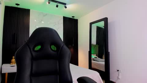 Serene online show from 12.03.25