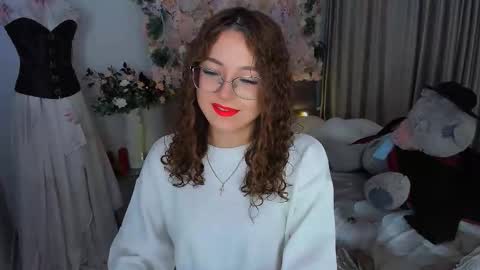 Snapshot of sereneflame chatting on 11.01.25 Ophelia online show from 11.01.25