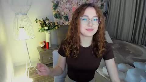 Snapshot of sereneflame chatting on 11.22.25 Ophelia online show from 11.22.25