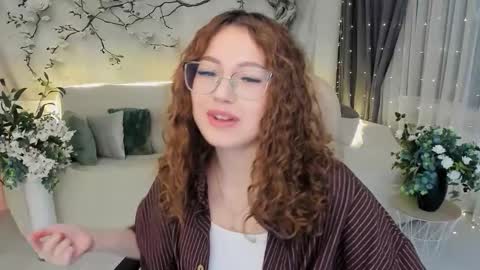 Snapshot of sereneflame chatting on 11.27.25 Ophelia online show from 11.27.25